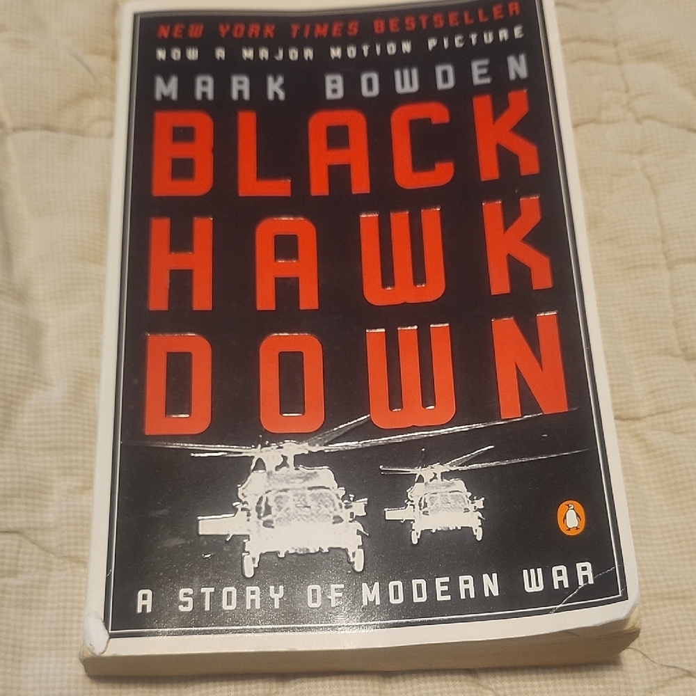 Black Hawk Down by Mark Bowden - Black and White Cover
